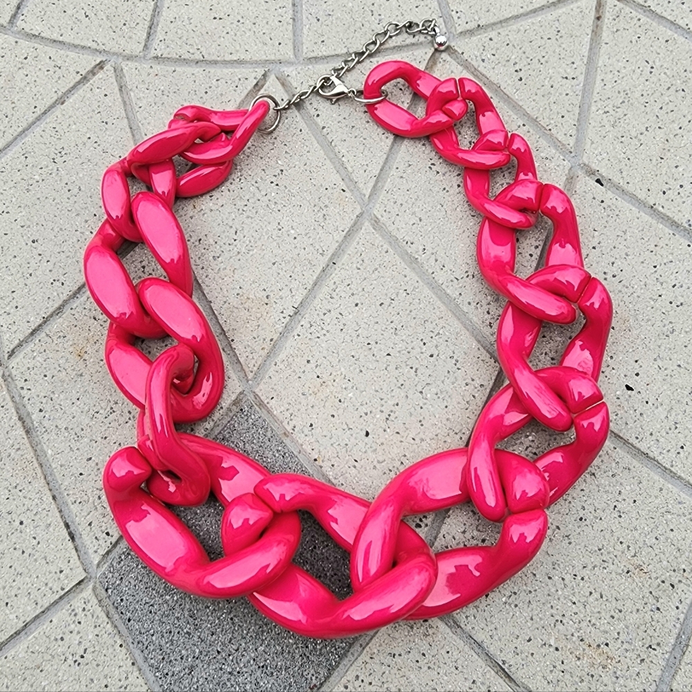 Vibrant Fuchsia Neon Pink Chunky Resin Oversized Chain Link Statement Necklace - Picture 11 of 11